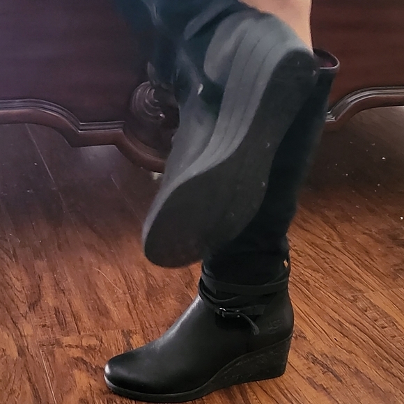UGG Tall Wedge Leslie Black Boot Size 8 - Picture 5 of 9